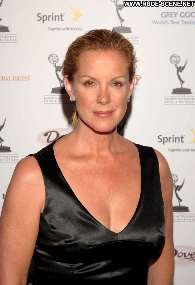 Elizabeth Perkins - photopornodeseins.com