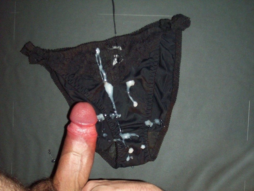 Lèche la extrémité de la culotte