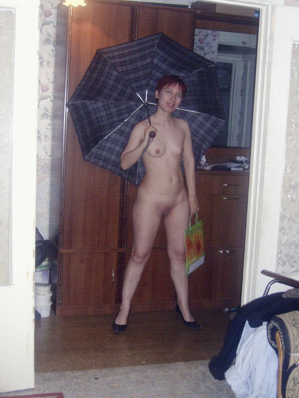 Femmes nues à la maison