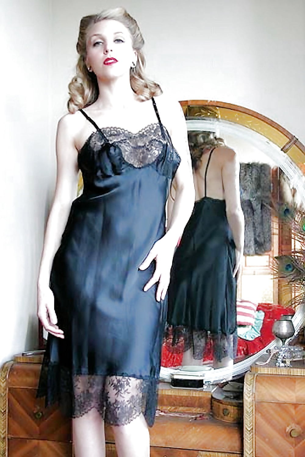 Adultes belles femmes en combinaison