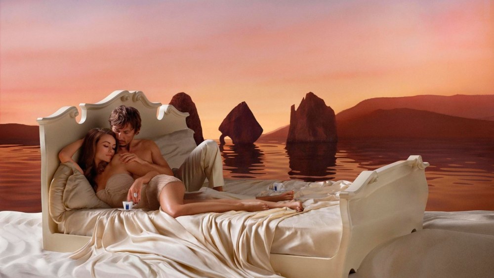 Homme et femme au lit