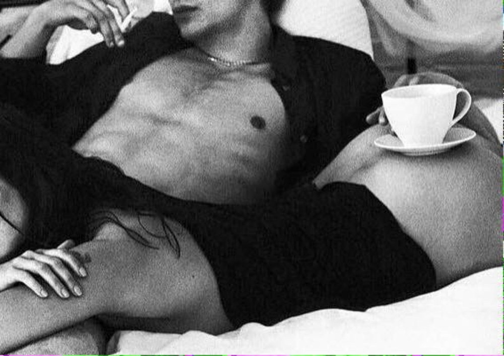 Bonjour homme au lit
