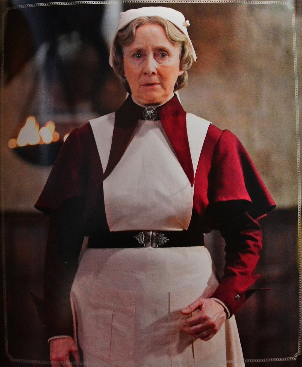 Chubby Granny Penny est désossé aux vêtements