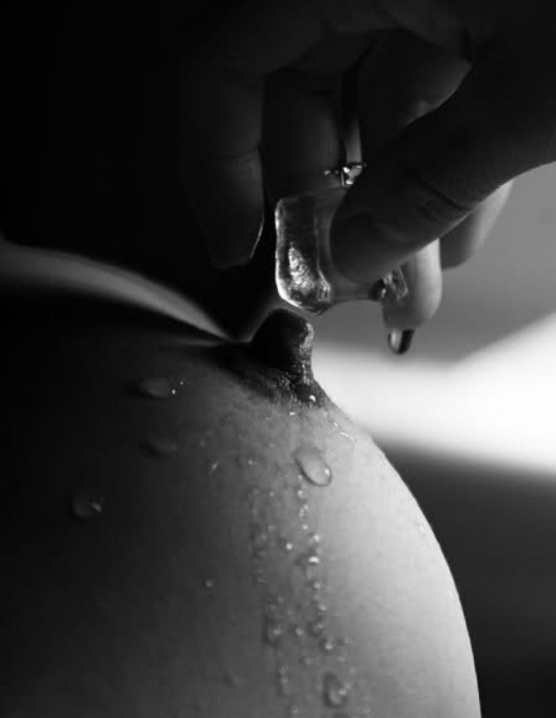 Seins coincés dans une chatte