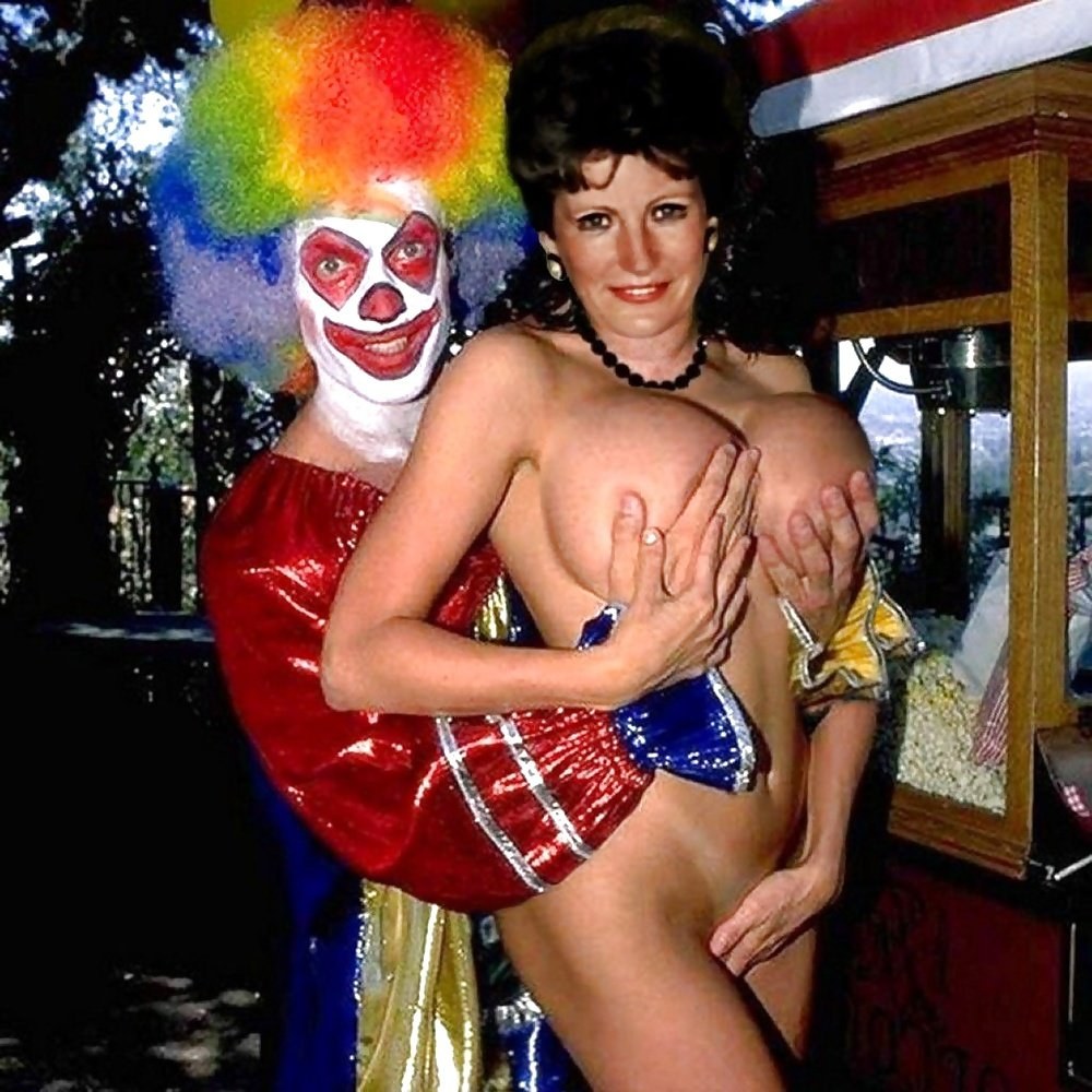 Femmes nues dans des clowns de maquillage