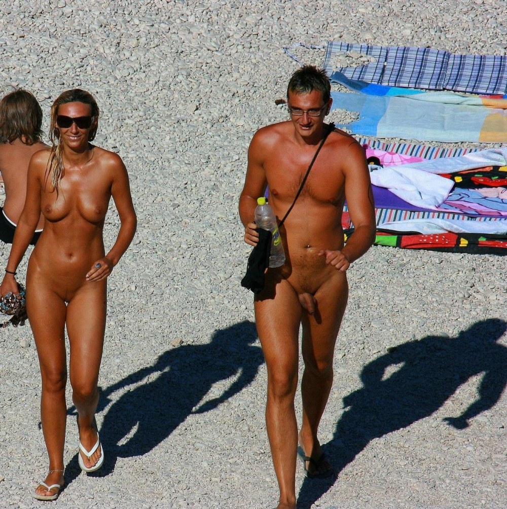 Baisé une femme noire sur la plage