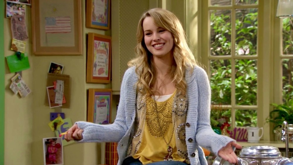 Bridget Mendler tient sur Charlie