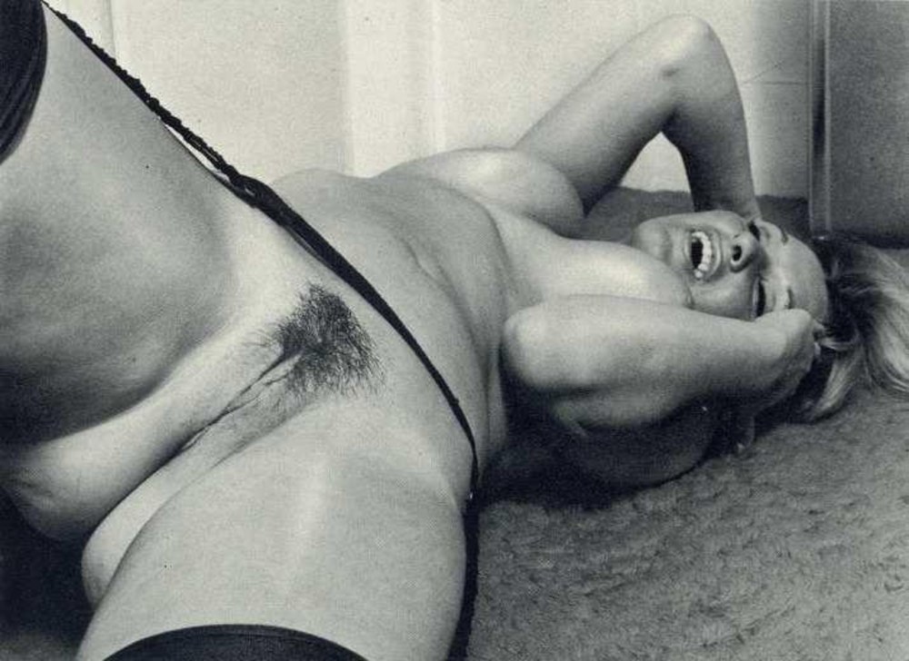 Femmes poilues nues rétro
