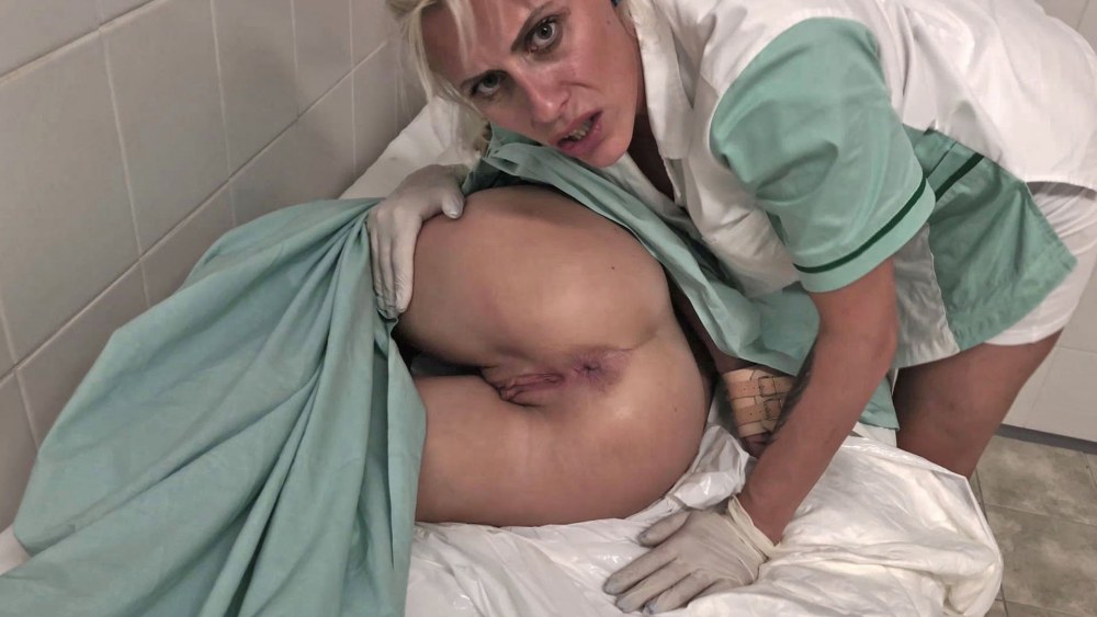 Femmes nues dans un hôpital psychiatrique