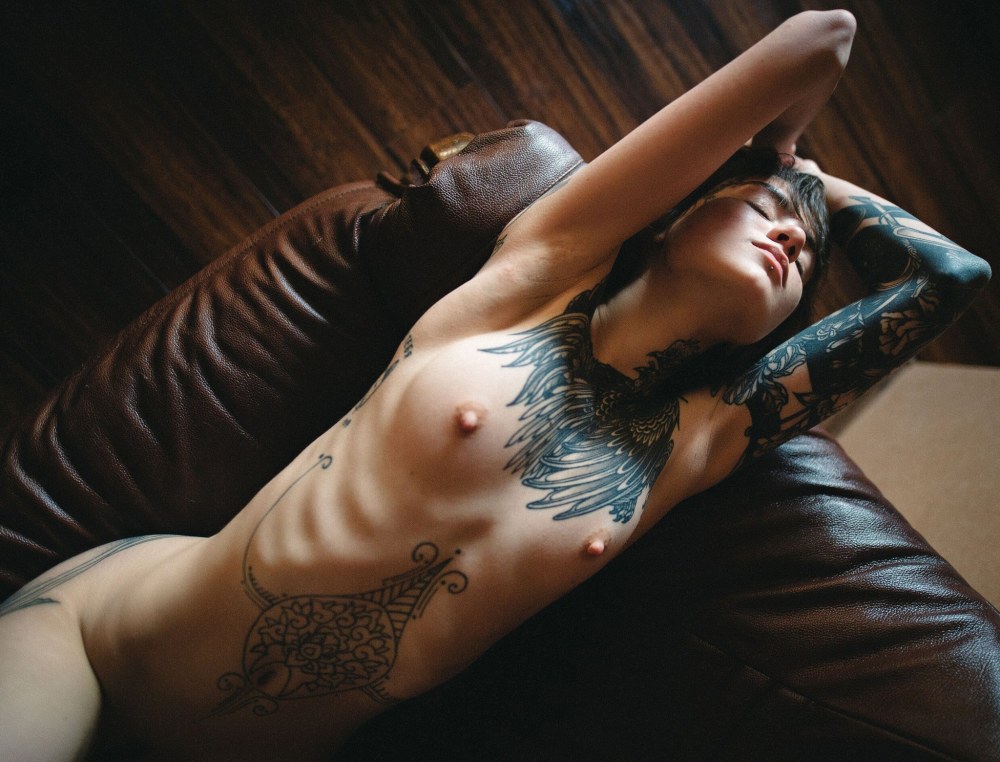 Filles érotiques avec des tatouages