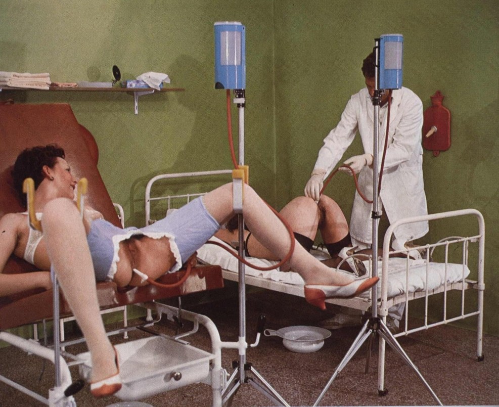 Expanseur anal chez le médecin