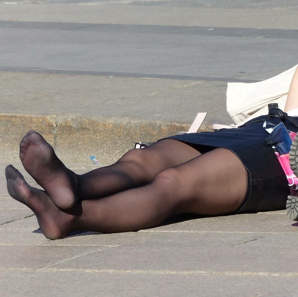 Jambes sur la rue des collants candides