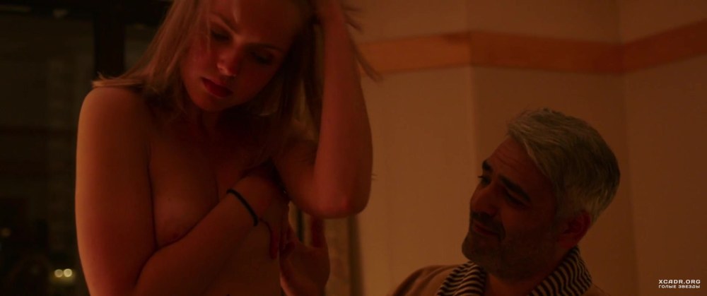 Sofya Ozerova nue dans le film
