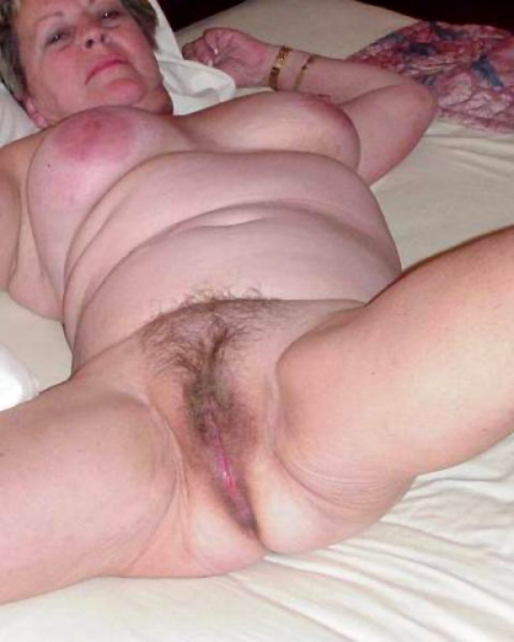 Femmes nues ivres grandes