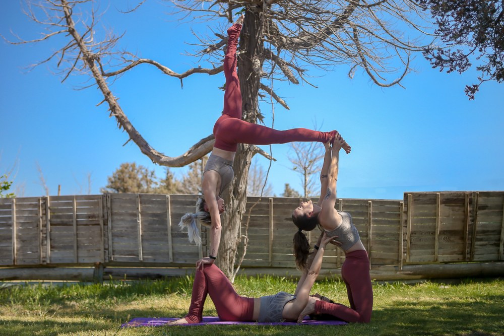 Acro yoga pour trois