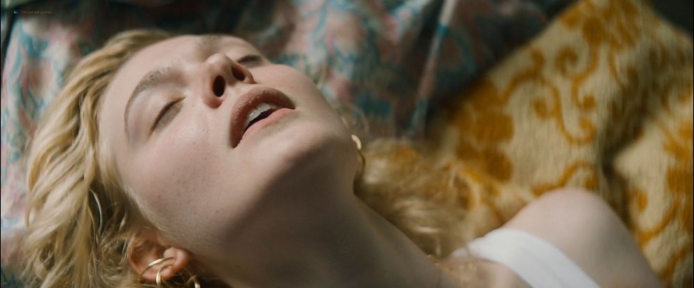 Étape du lit El Fanning