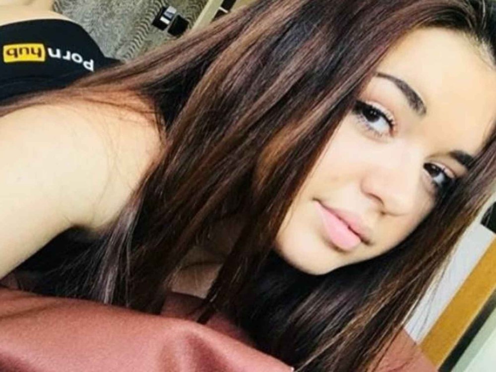 Le gamin larooi sa petite amie Katarina