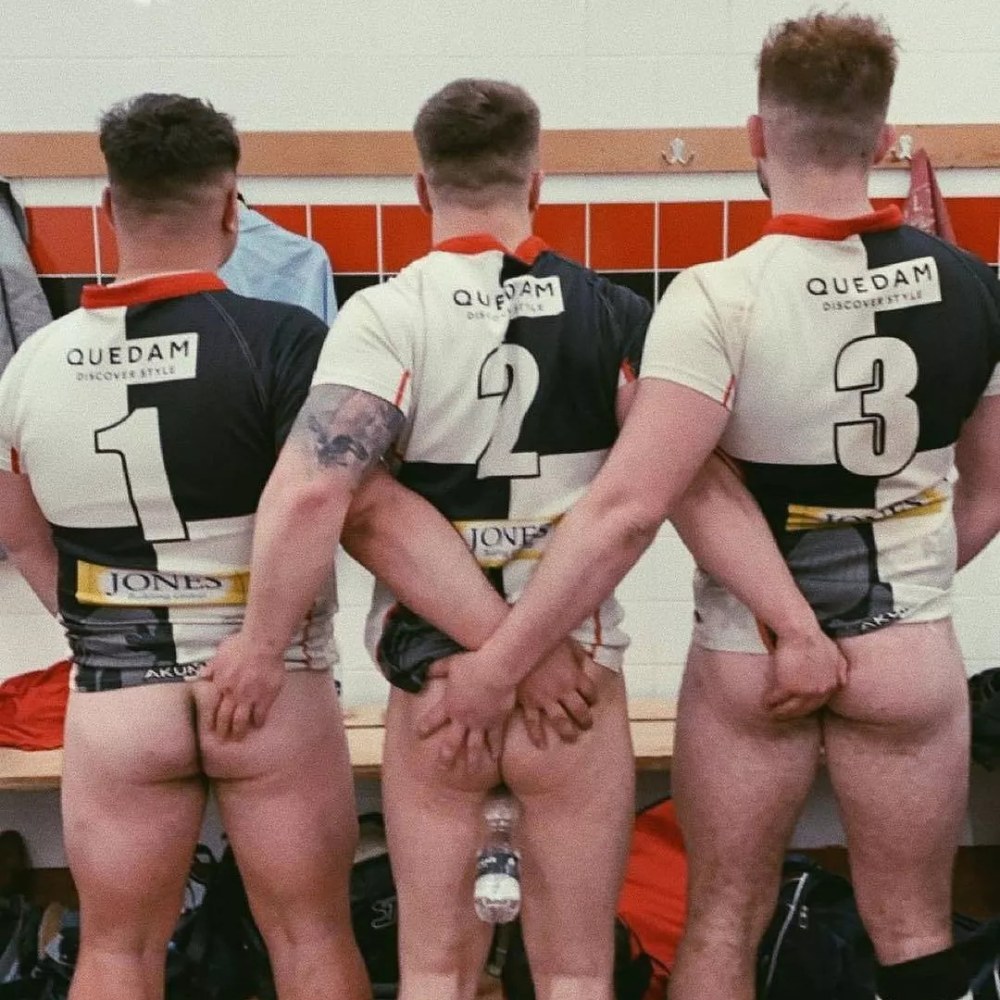 Les joueurs de football de rugby sont nus