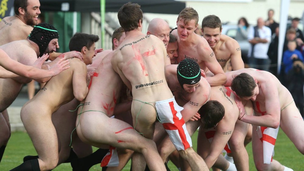 Les femmes rugbites sont nues