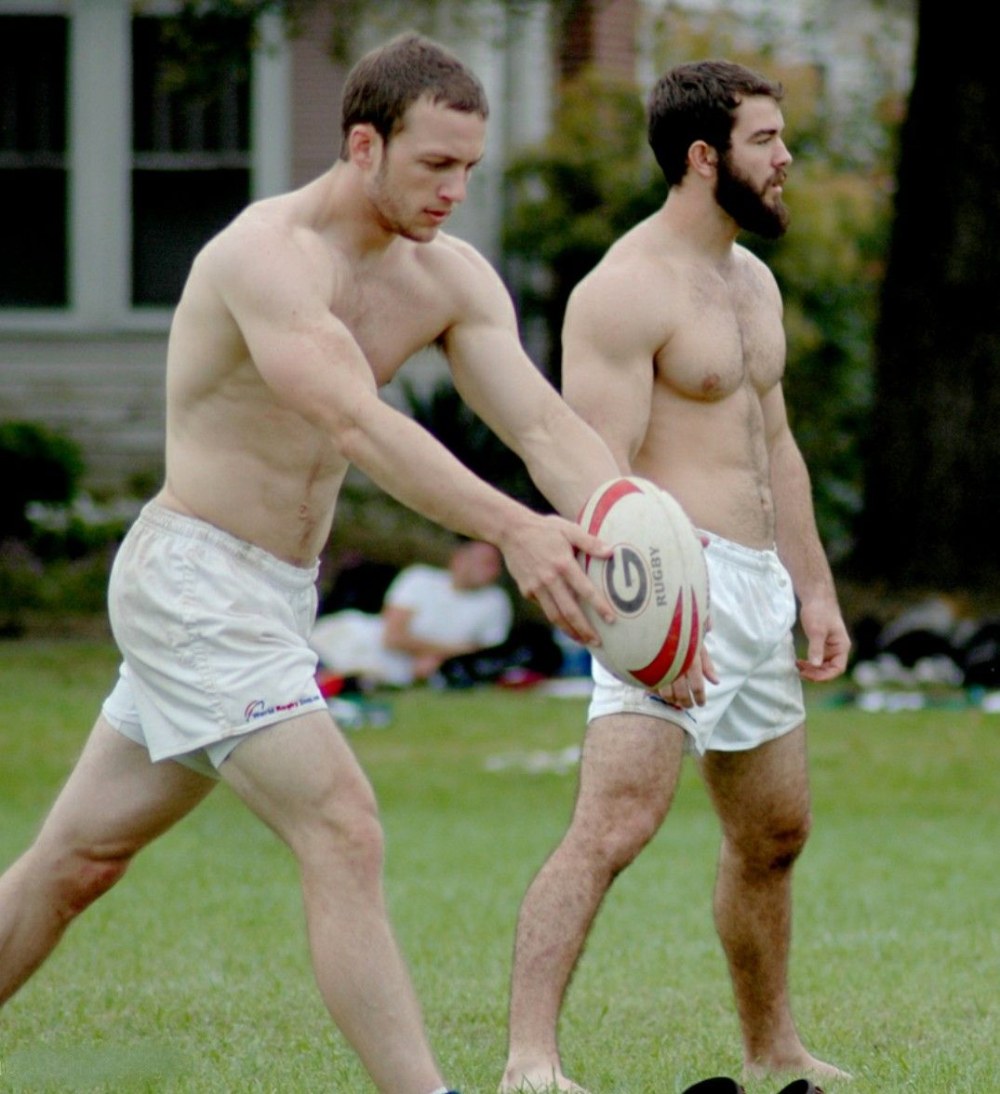 Initiation de vestiaire des joueurs de rugby nu