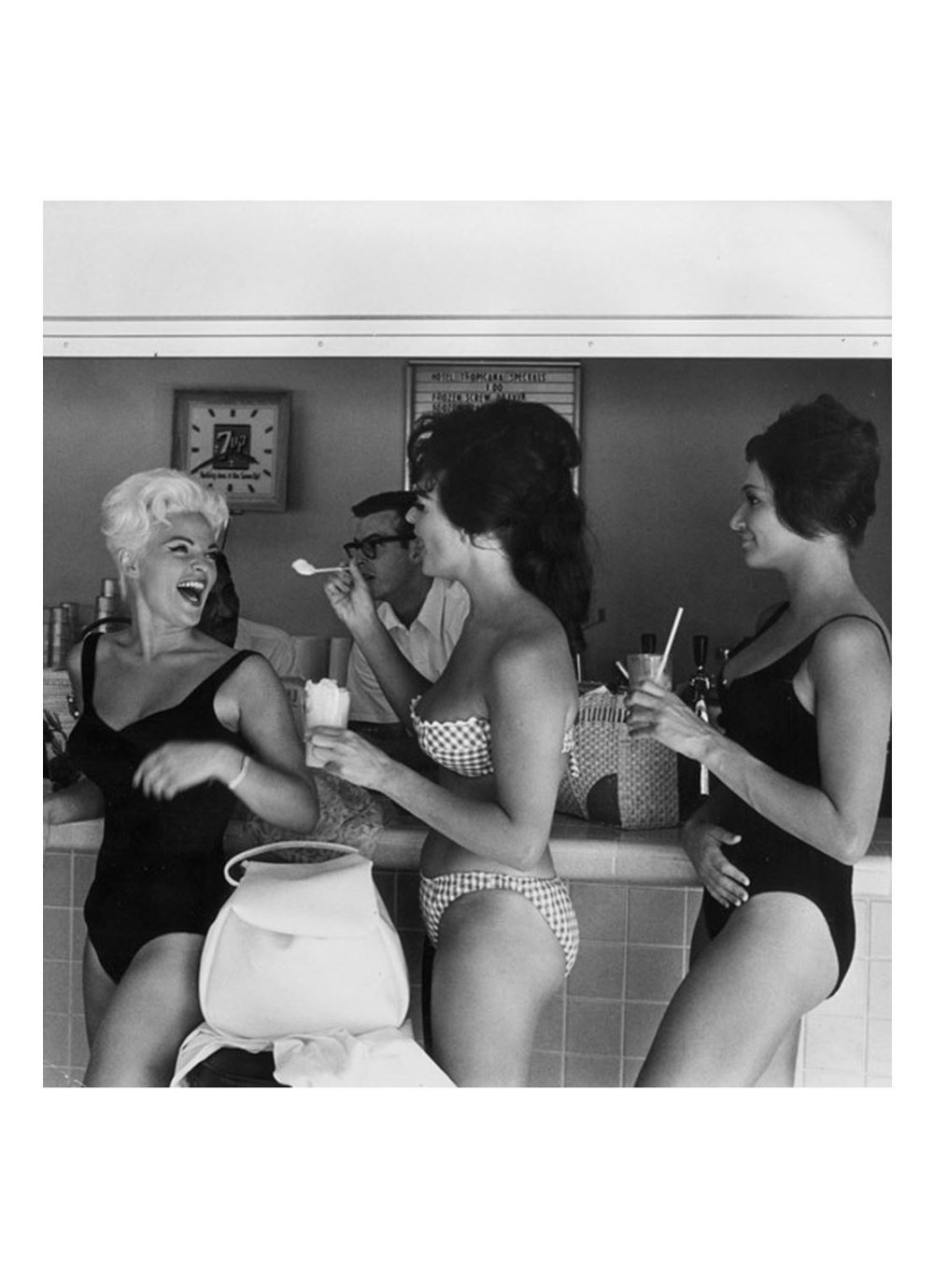 Modèles de filles à l'exposition