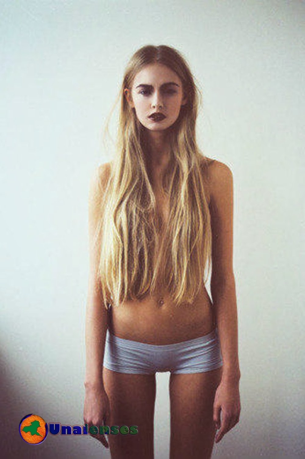 Minces petits seins longs