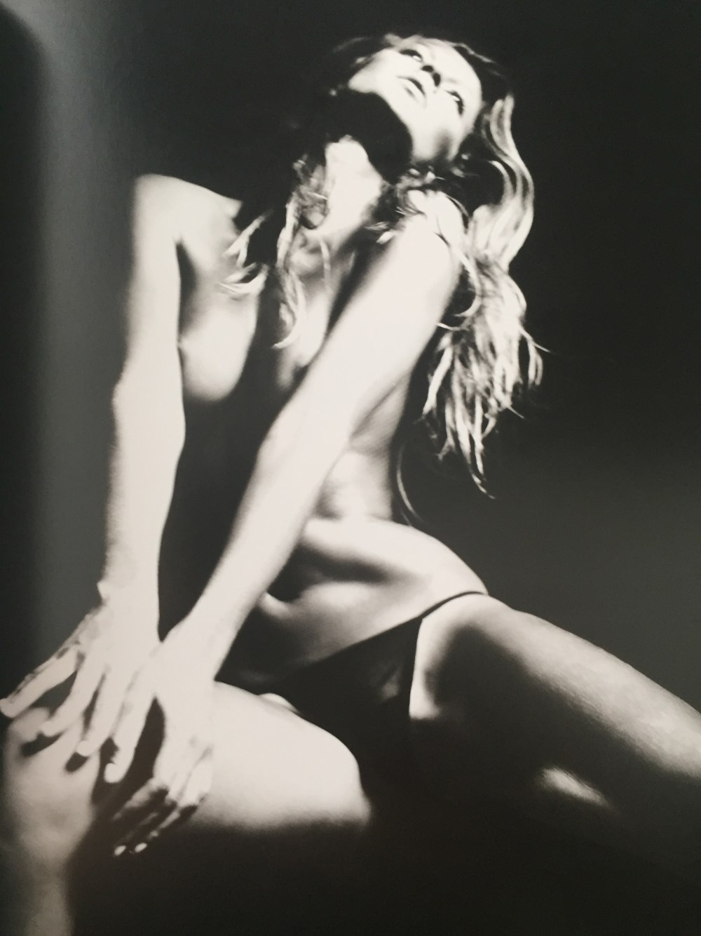 Gisele Bundchen pose complètement nue pour Vogue Brasil