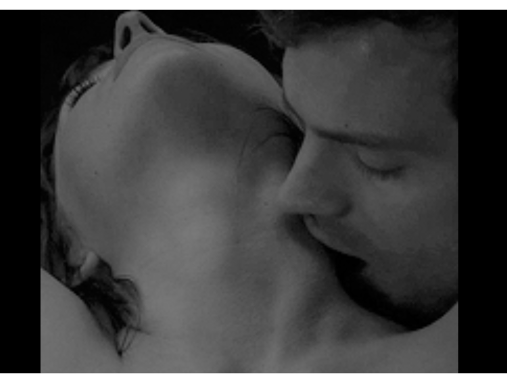 Baiser tendre dans le cou