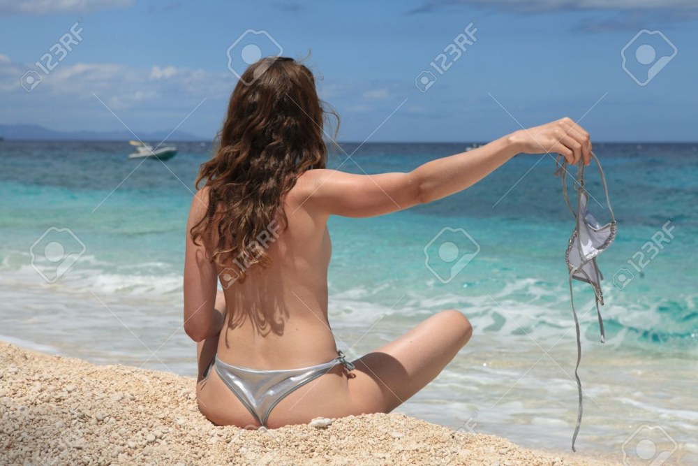La plage où tout le monde devient nu