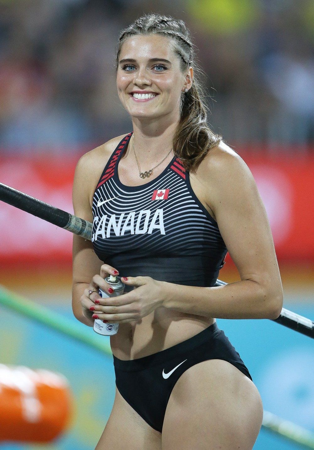 Canadian sautant avec la sixième Alisha