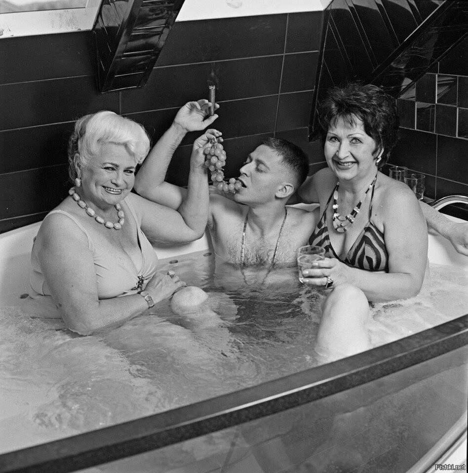 Oxiiron avec des mamies dans le bain