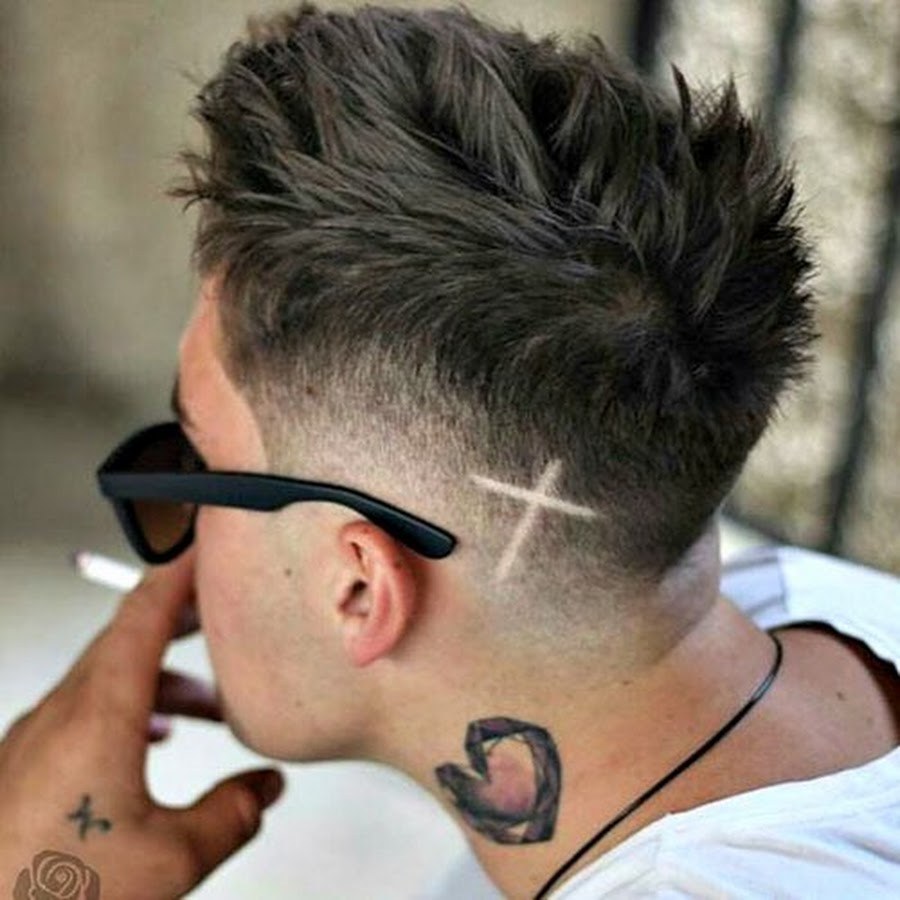 Coupe de cheveux pour hommes avec une nuque rasée