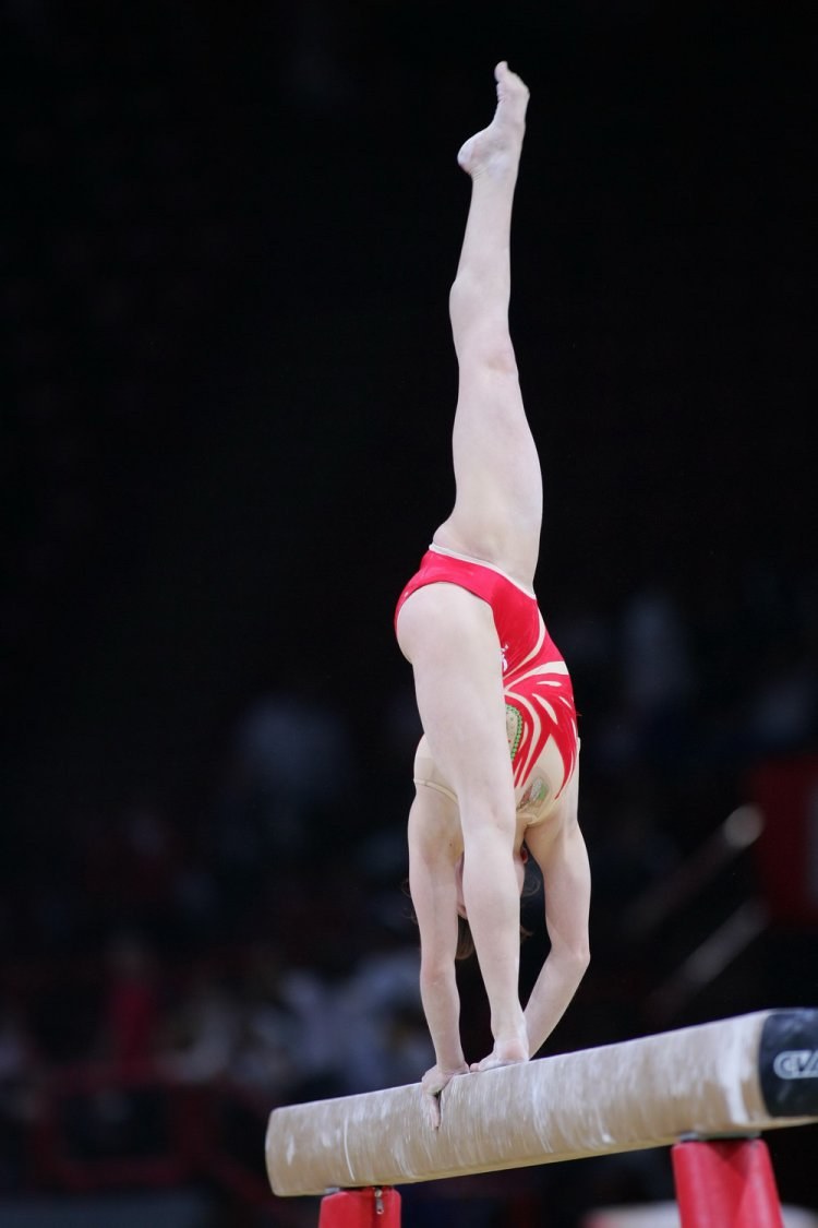 Gymnastes sportives d'une femme