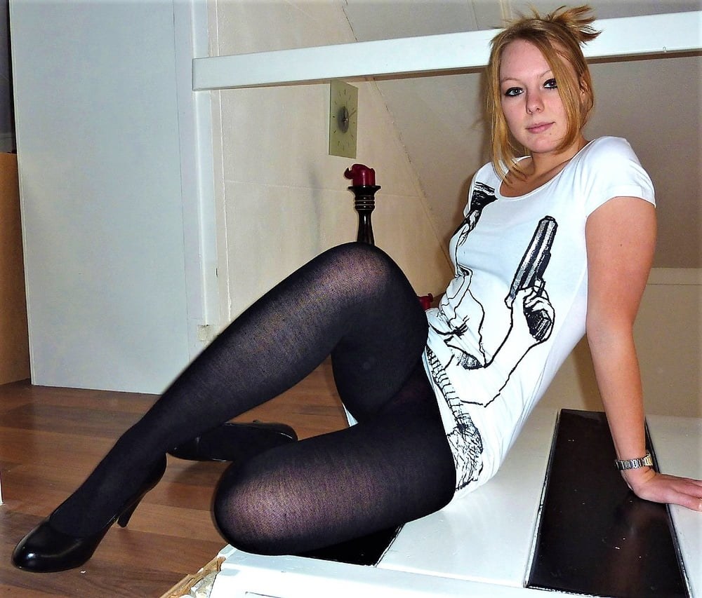 Filles maison dans des collants