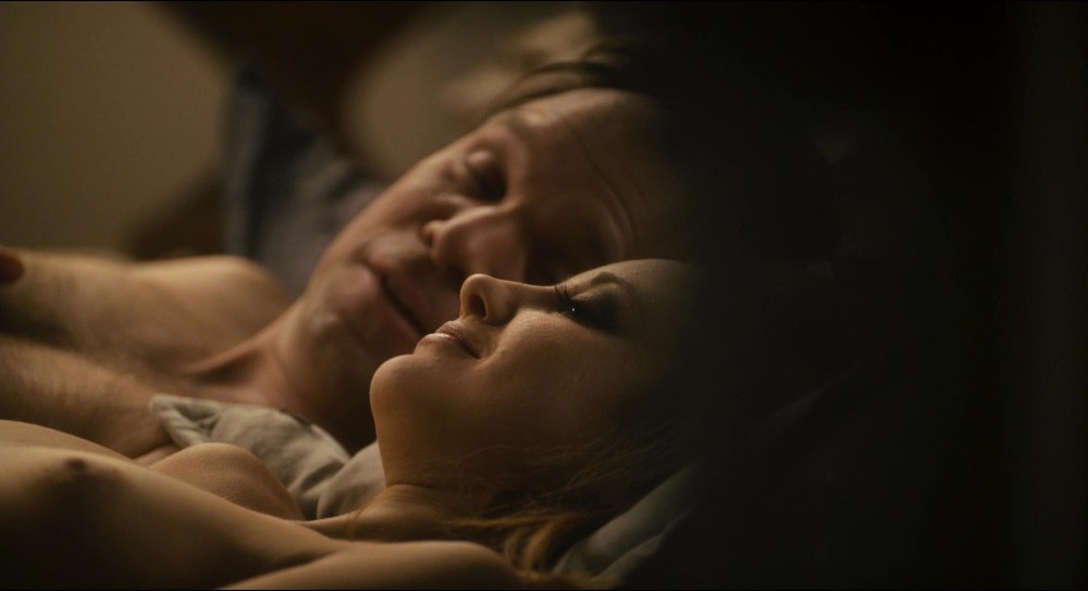 Scènes de lit Andrea Raizborough