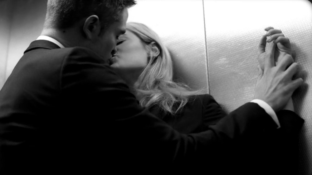 Dior Homme avec Robert Pattinson dans l'ascenseur