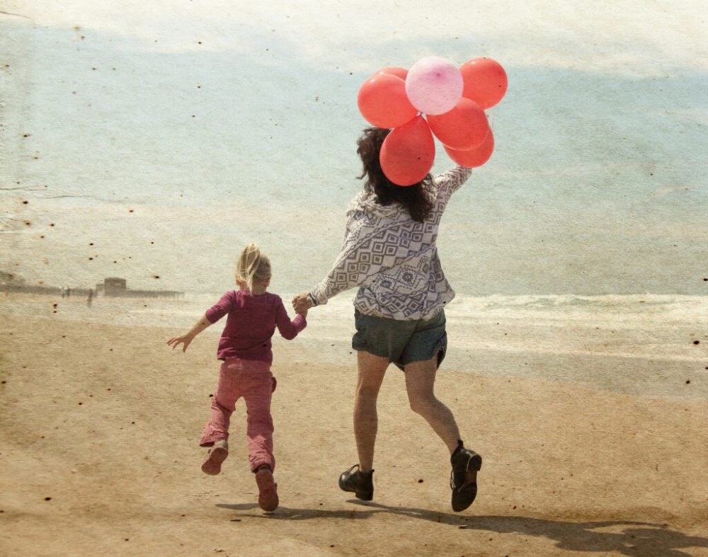 Fille sur la plage