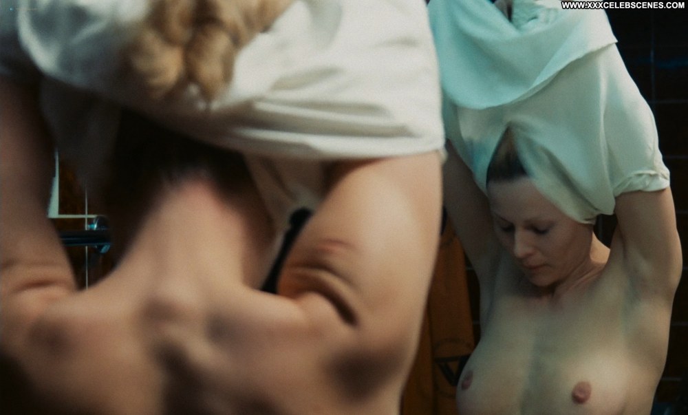 Grazhina Shapolovsk nue dans le cinéma