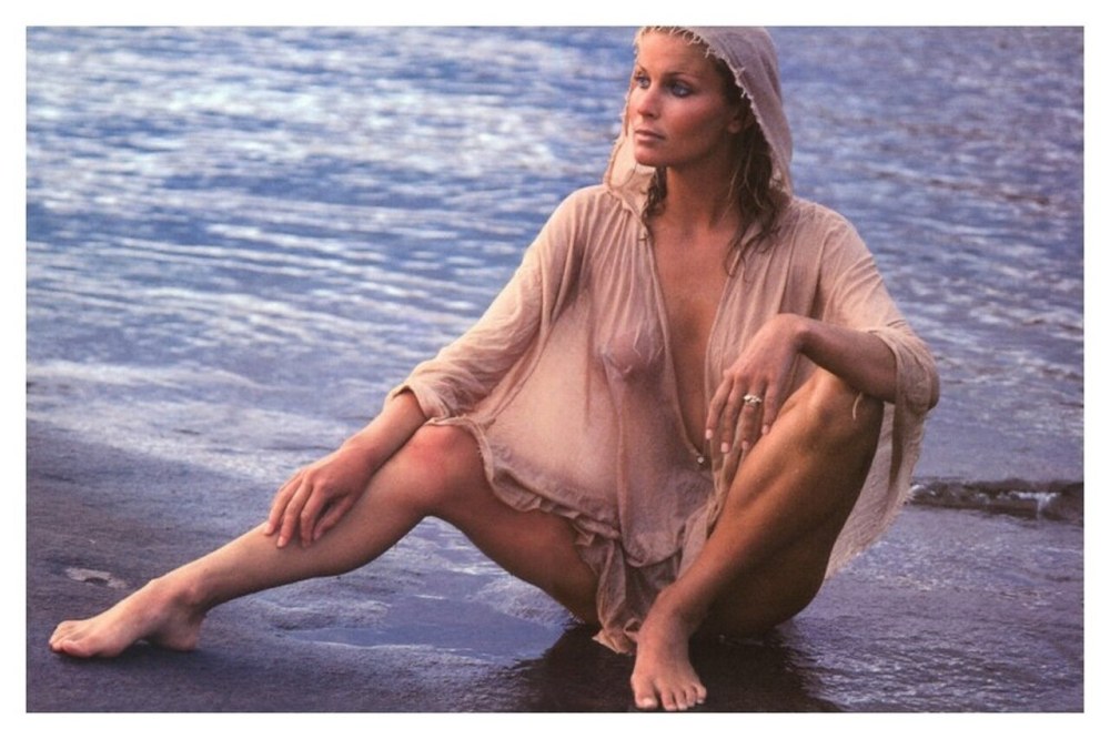 Bo Derek dans les jeunes jouant