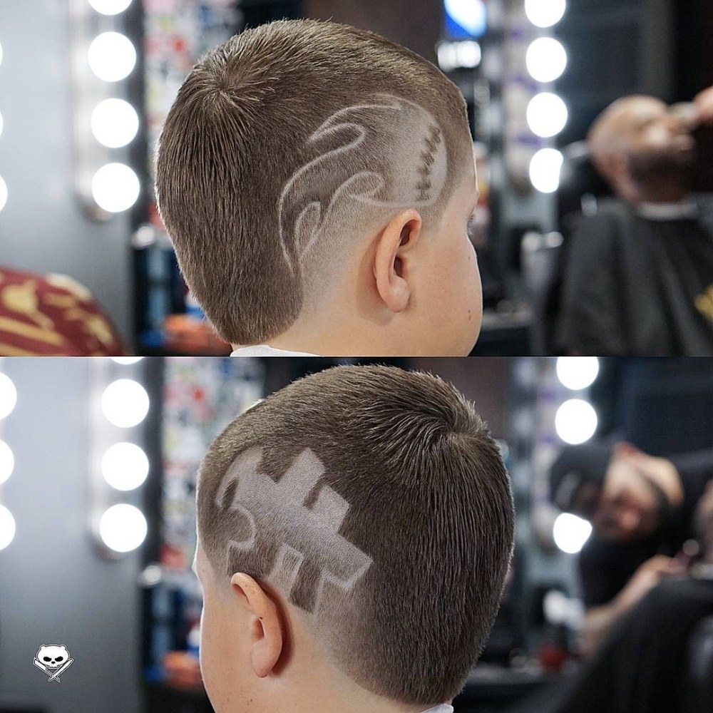 Couper pour les garçons sur les cheveux blonds