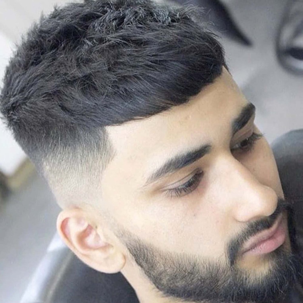 La coiffure du Tadjik masculin