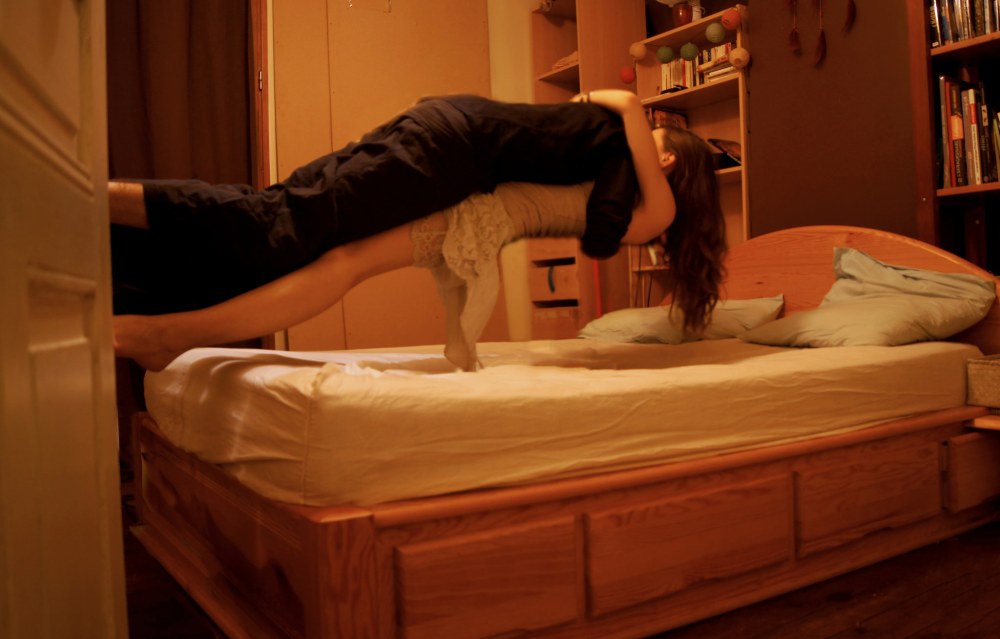 Pose d'étoile sur le lit