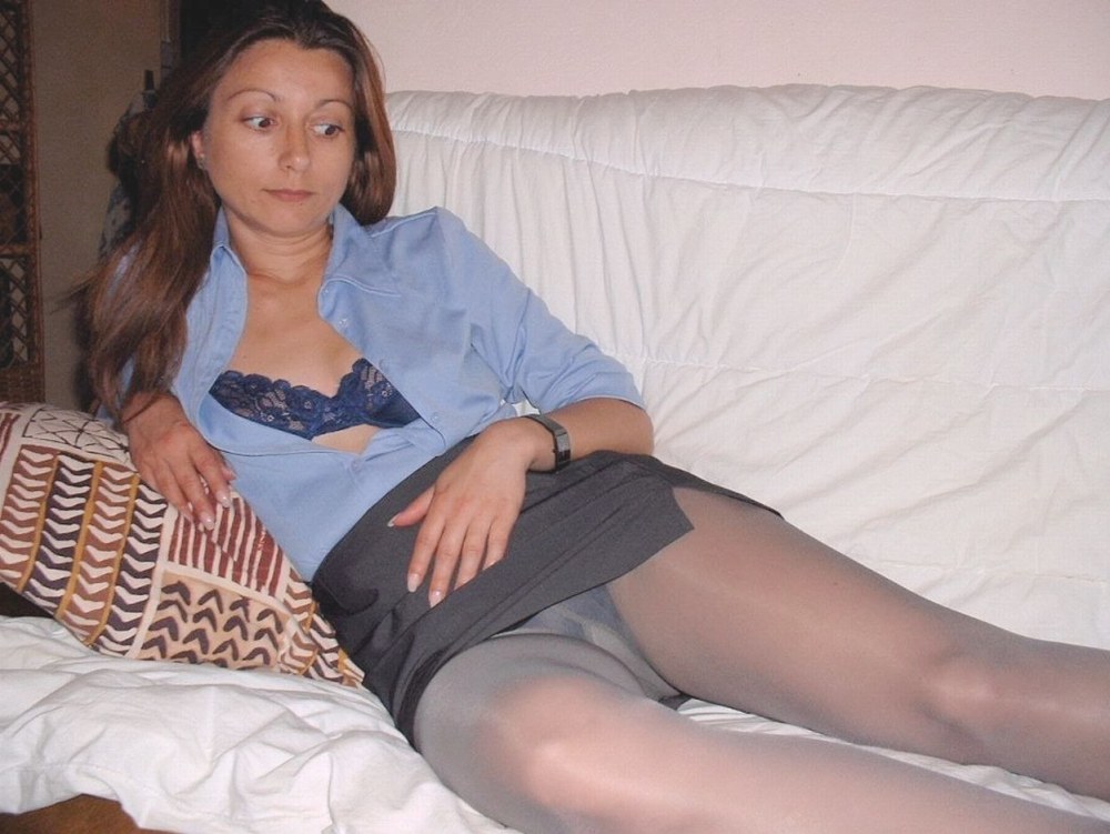Séance photo à la maison des collants de la femme