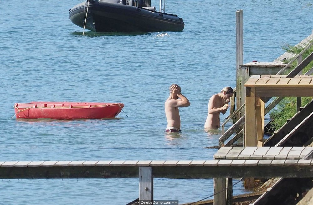 Marion Kotiyar baigne nue