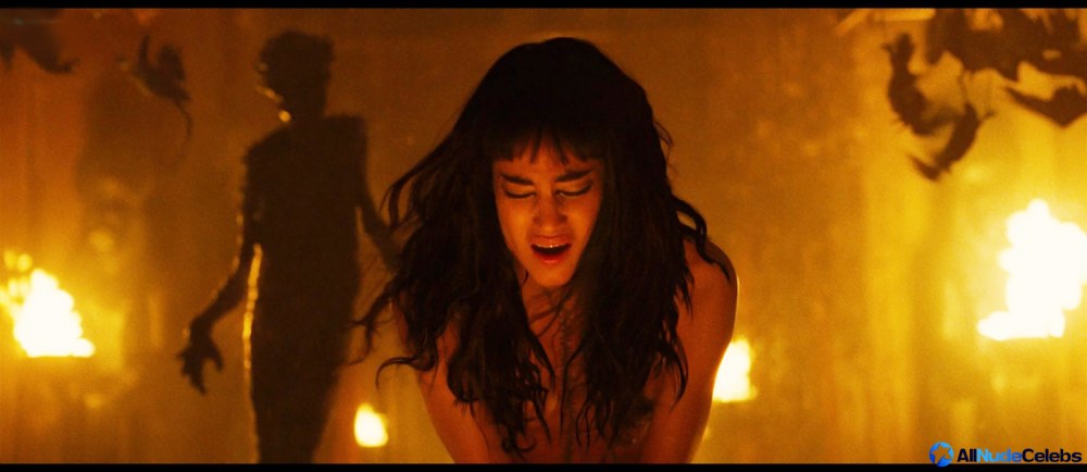 Sofia Boutella nue