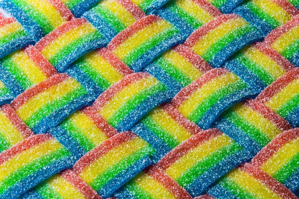 Broderie avec une croix de cœur
