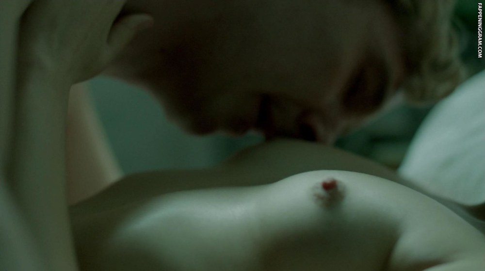 Scènes érotiques de Rebecca Hall