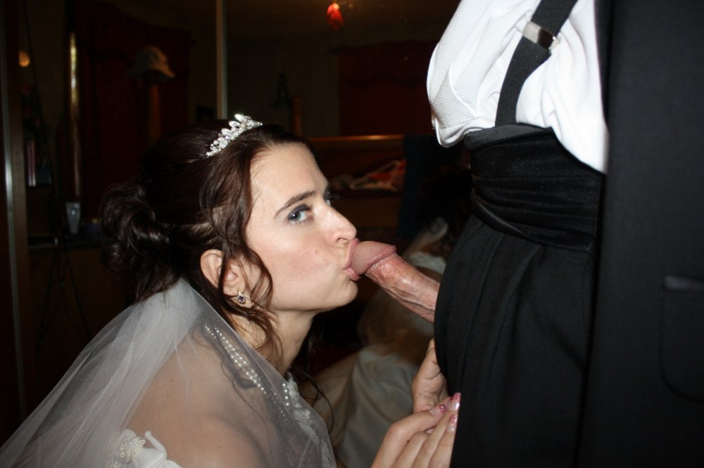 Saw dans une robe de mariée