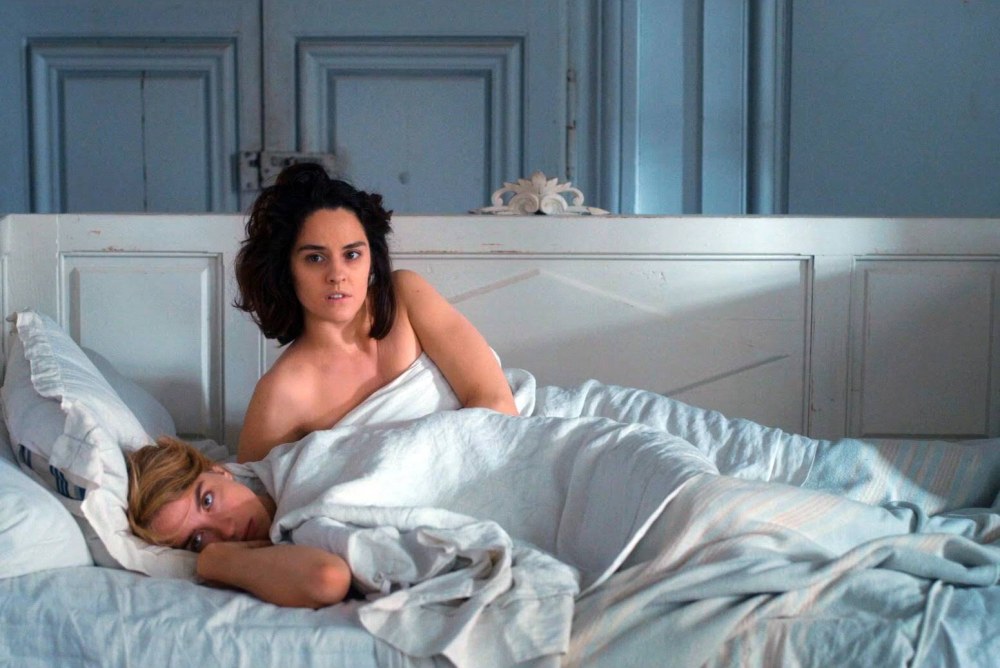 Grand-masse nue dans les films artistiques