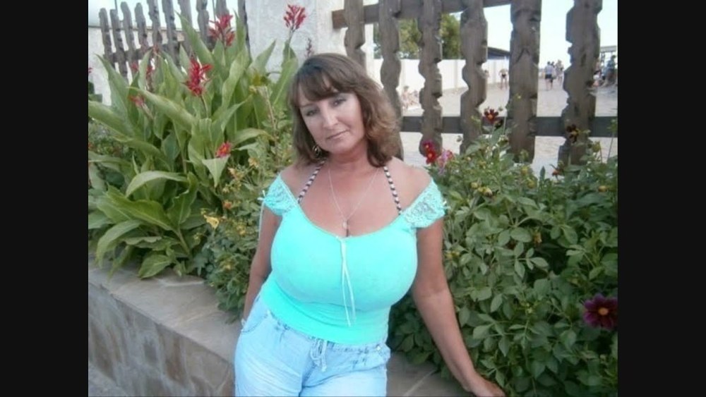 Les femmes russes dans le jus sur la plage
